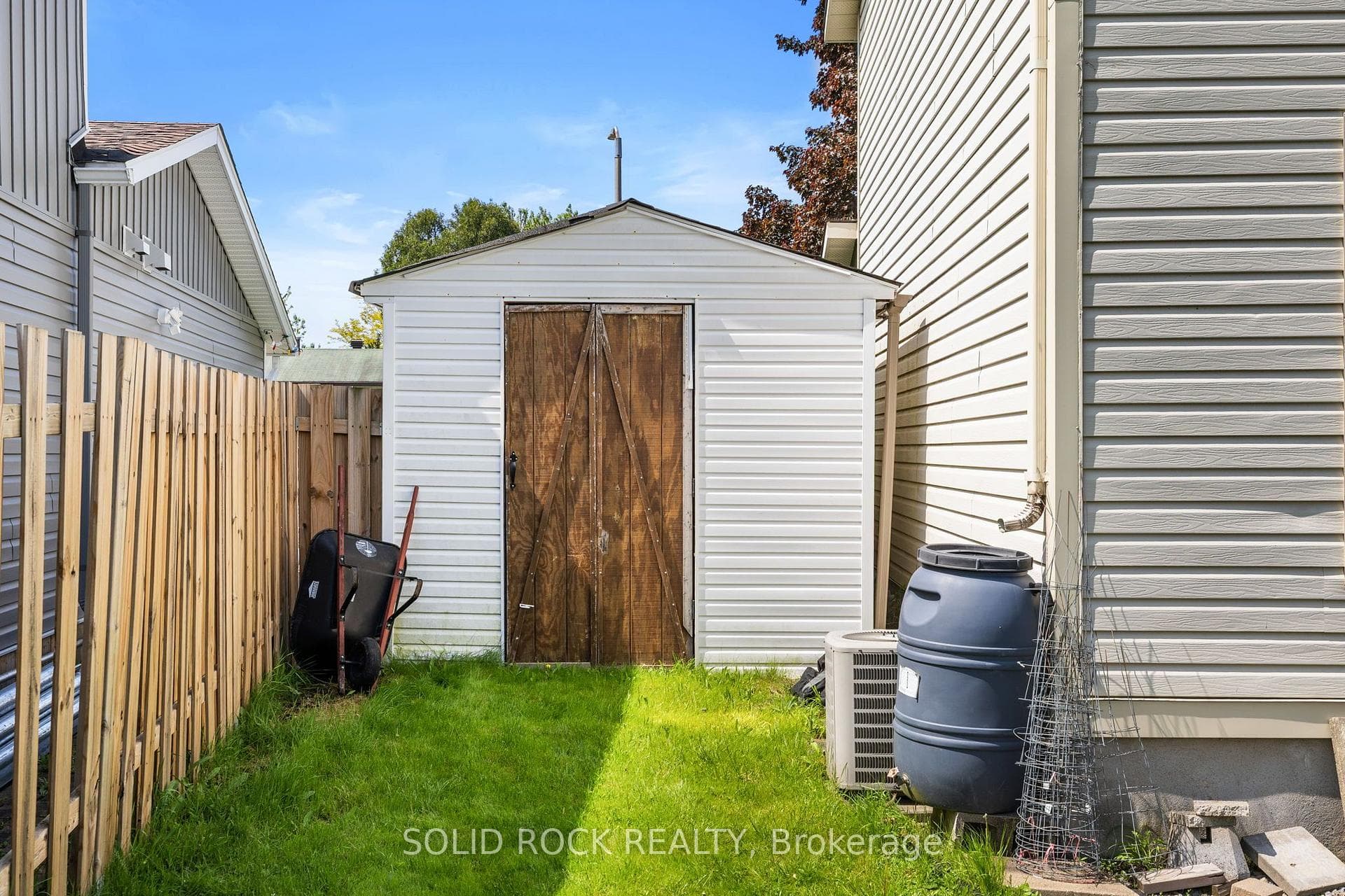 1631 Charbonneau Street photo 40