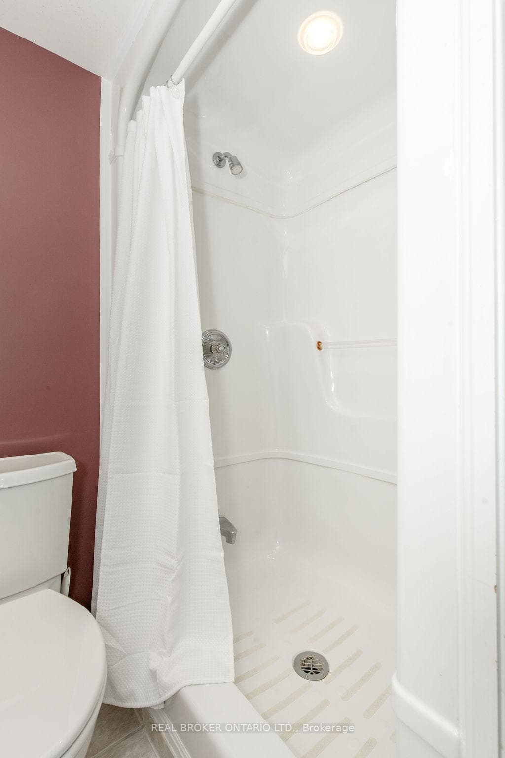 Easy Maintenance Tub Shower Combo