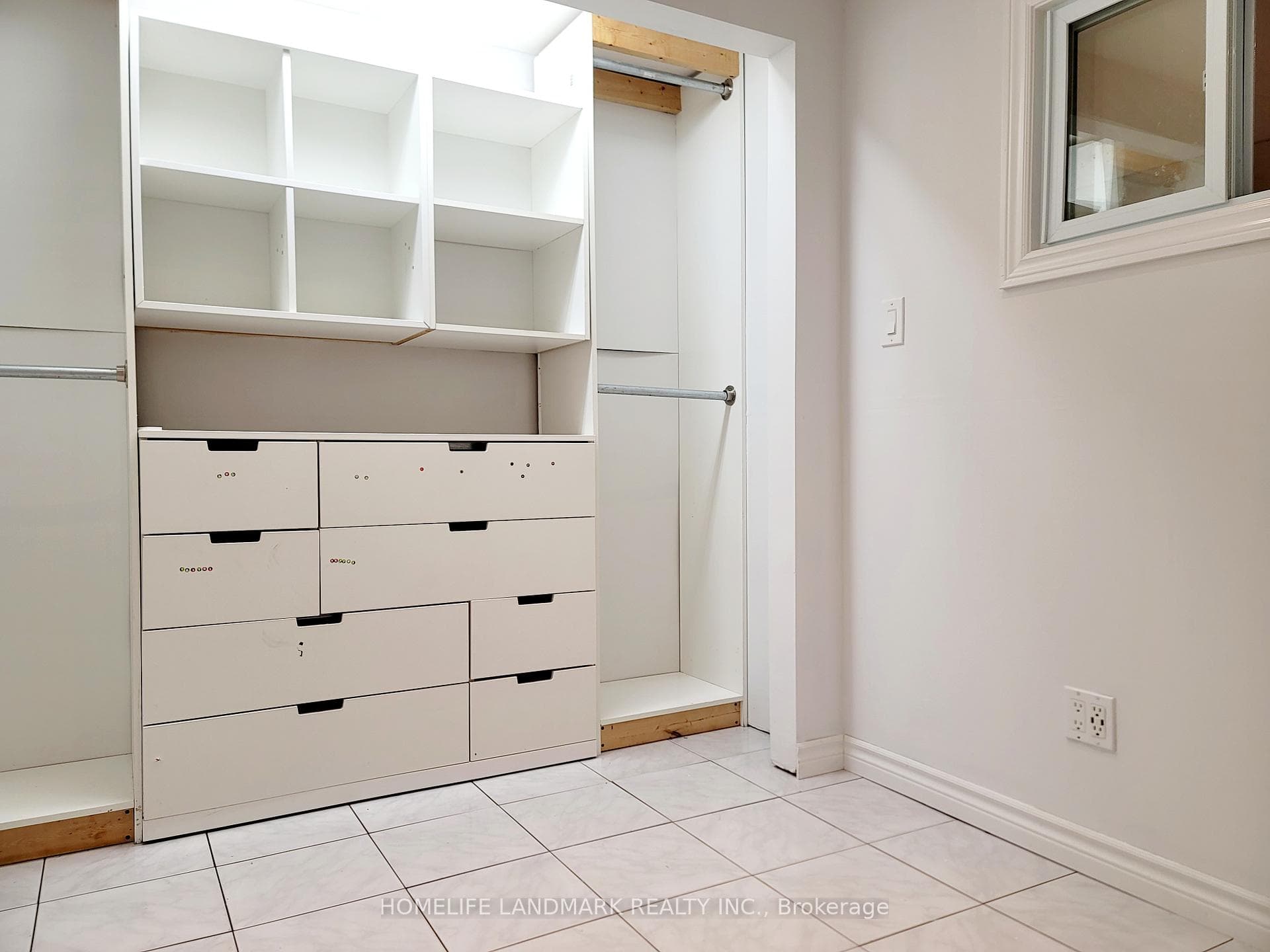 16 Mansfield Crescent Unit LOWER photo 11