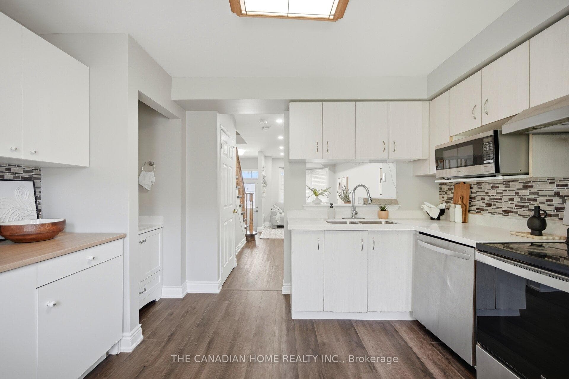 9482 Sheppard Avenue photo 15