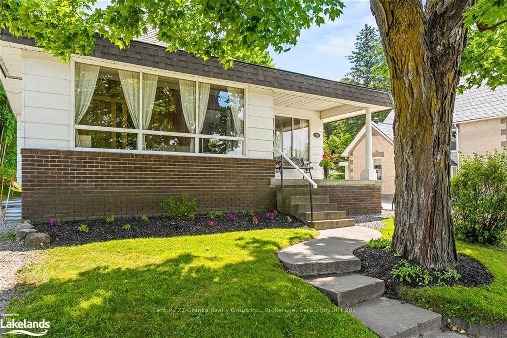 136 HIGHLAND Street photo 2