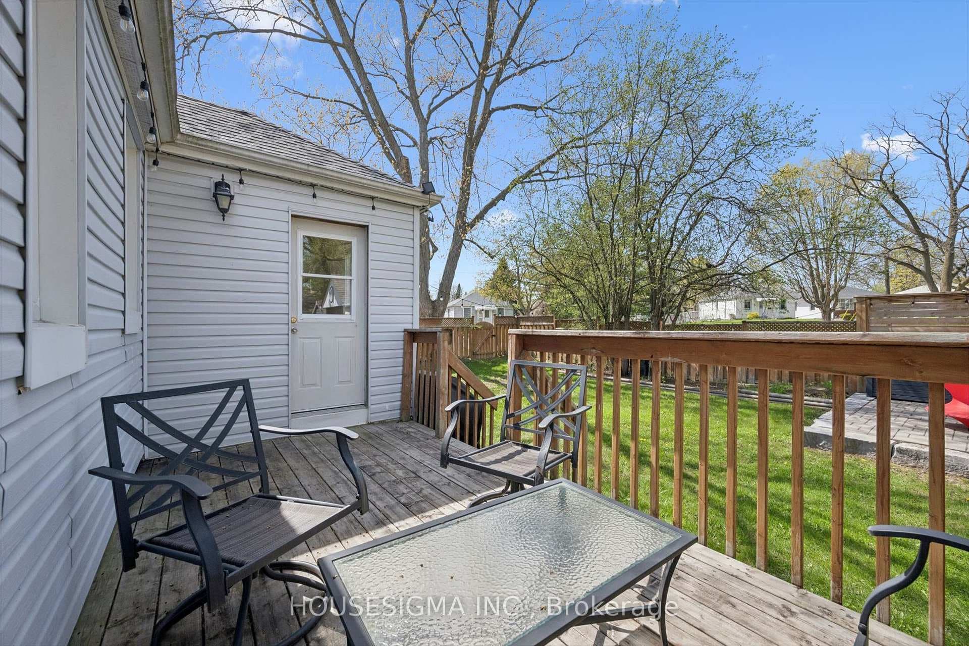 46 Seneca Drive photo 33