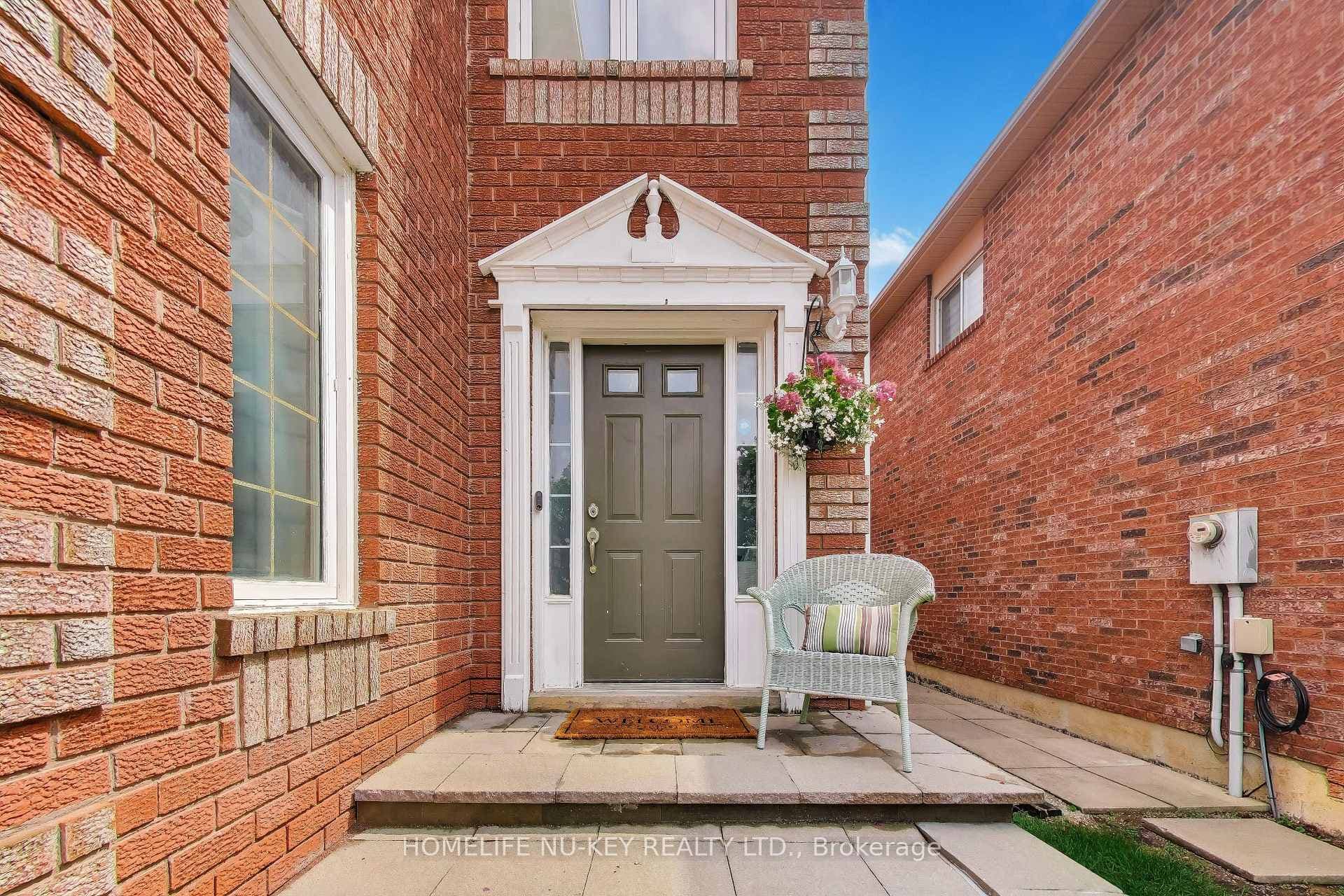 27 Lauchlin Crescent photo 3