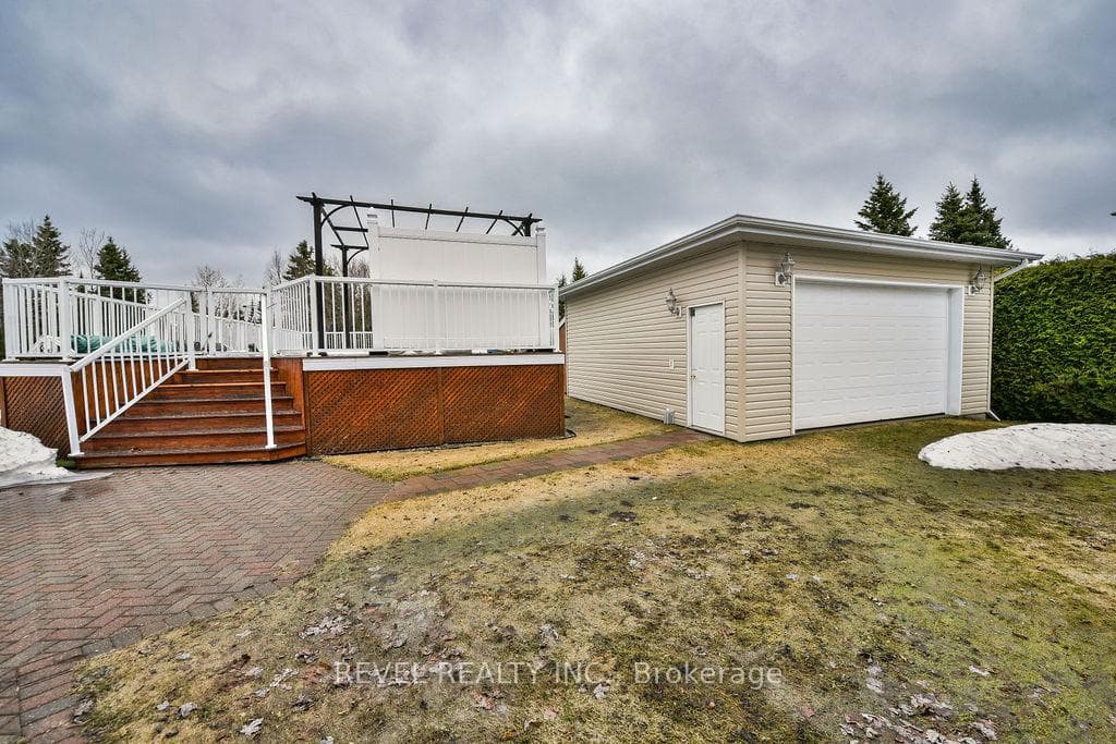 800 Lavigne Boulevard photo 40