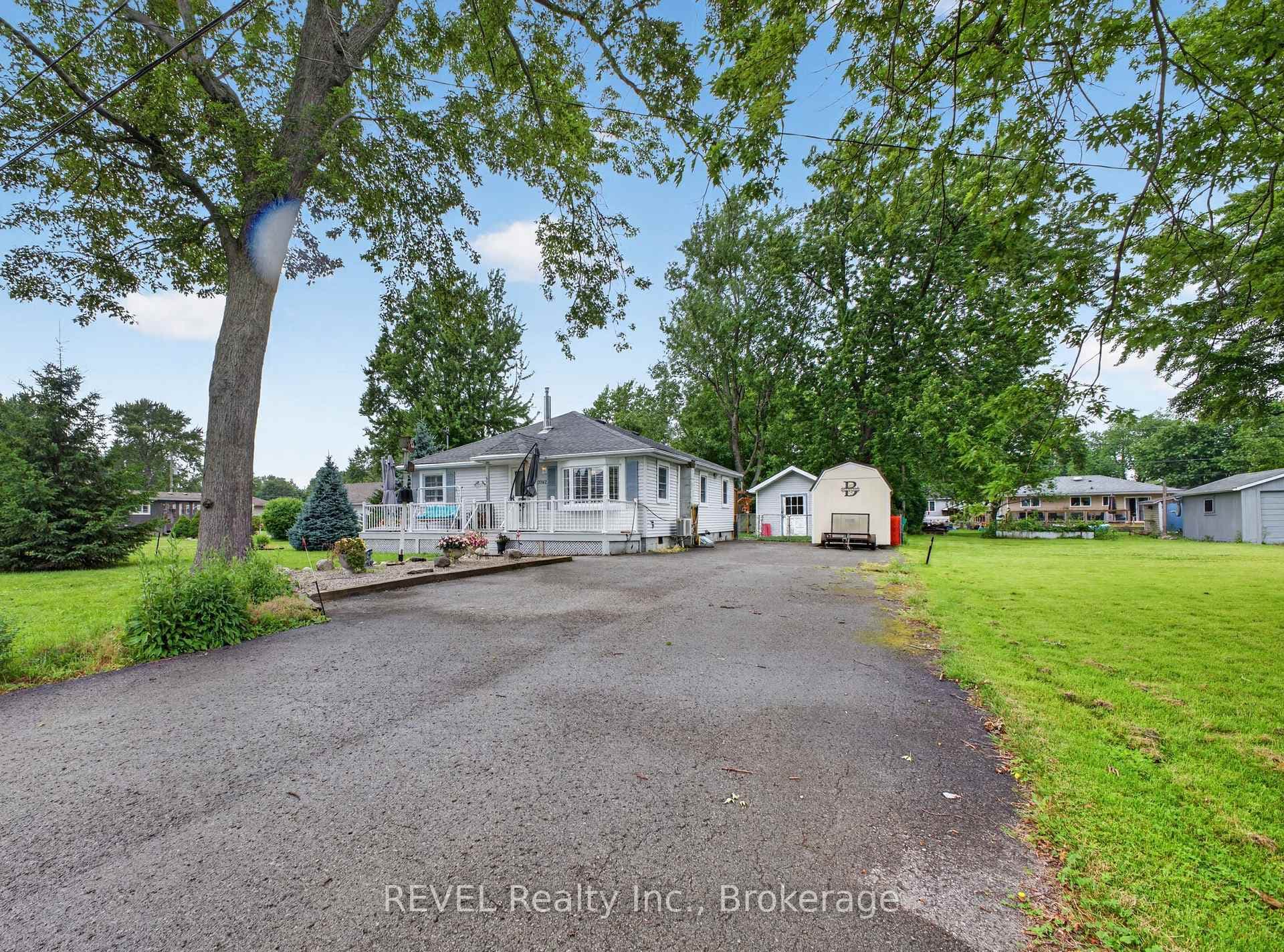 3262 Young Avenue photo 4