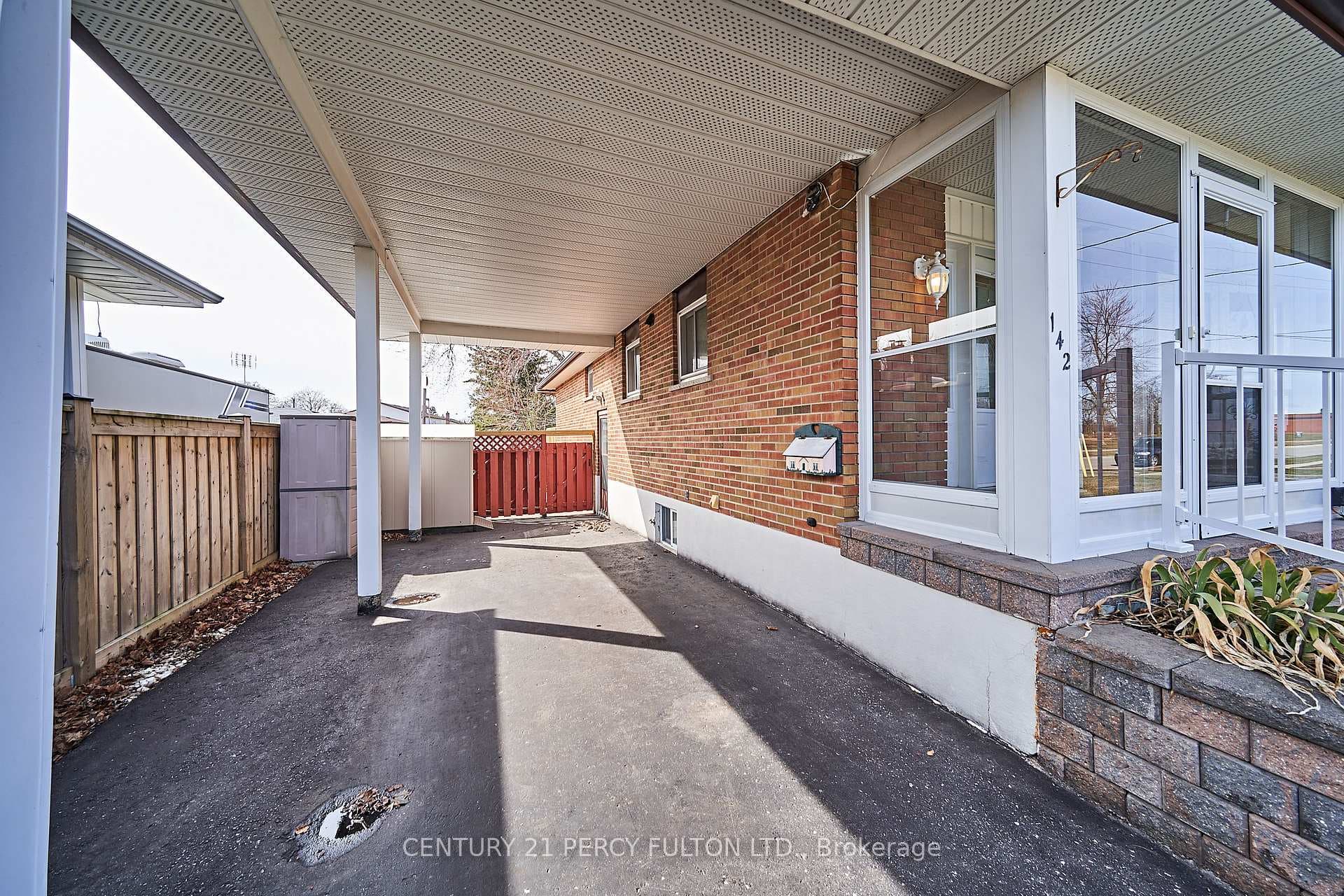 142 Athabasca Street photo 3