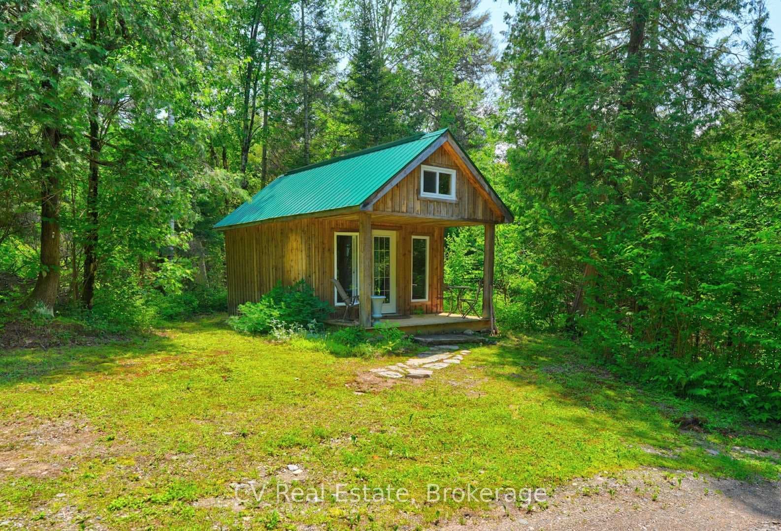 Bunkie with loft - wired with 2 burner cooktop