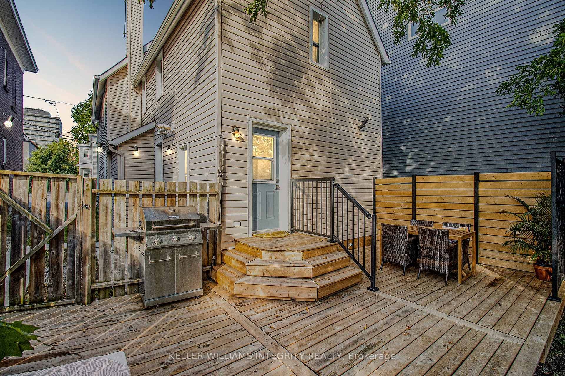 111 Carruthers Avenue photo 46