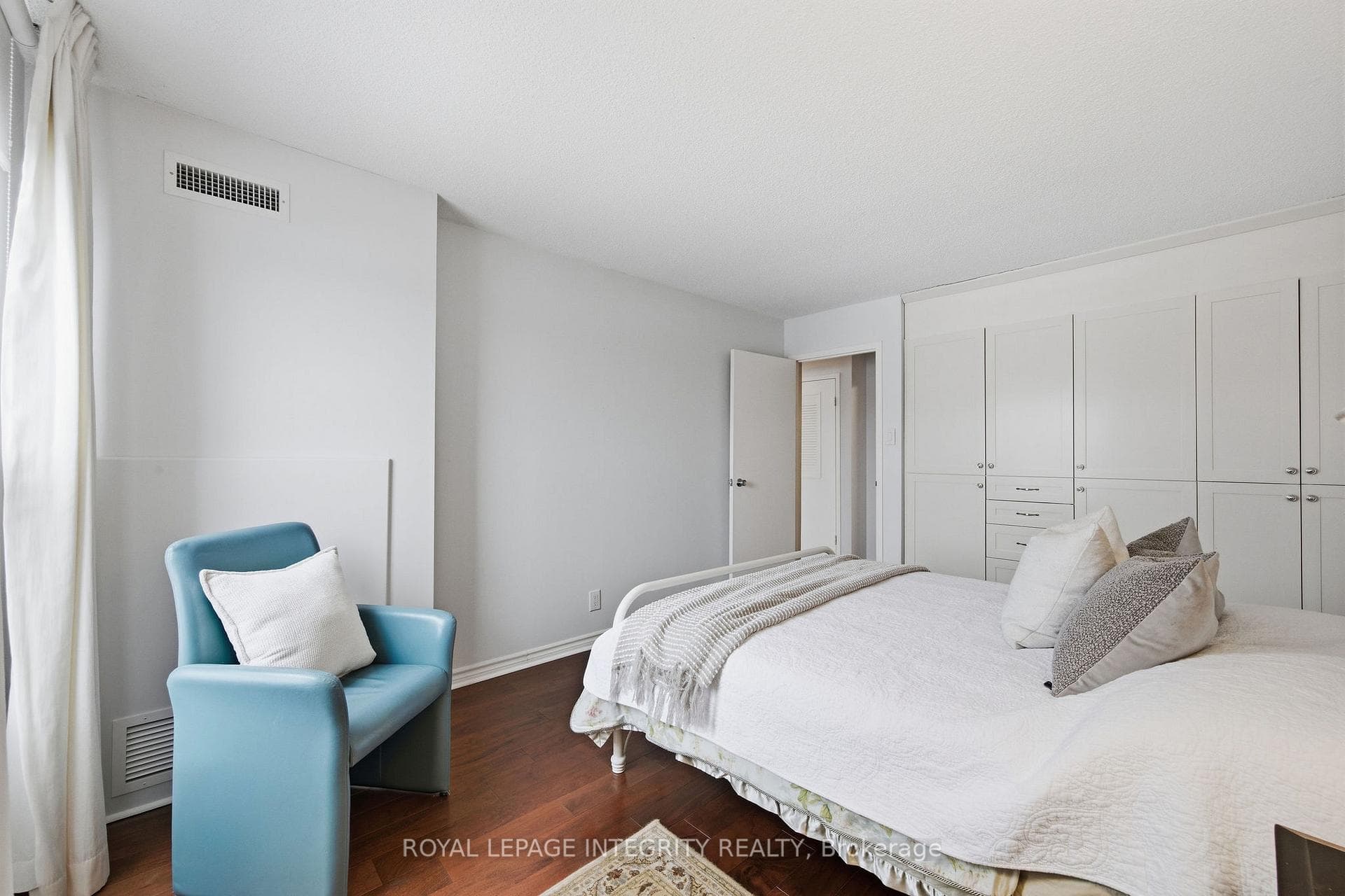 2951 Riverside Drive Unit 305 photo 36