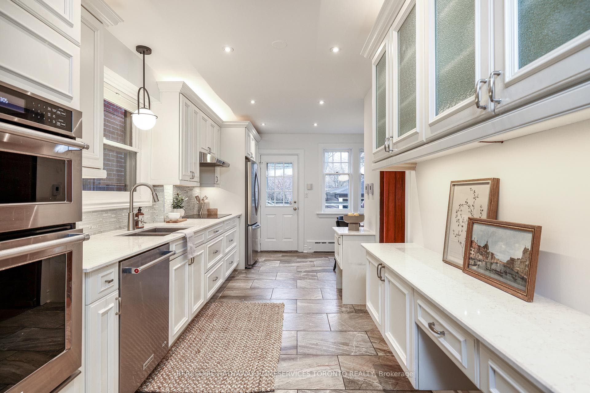 789 Coxwell Avenue photo 8