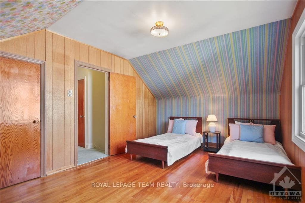 581 WINDERMERE Avenue photo 23
