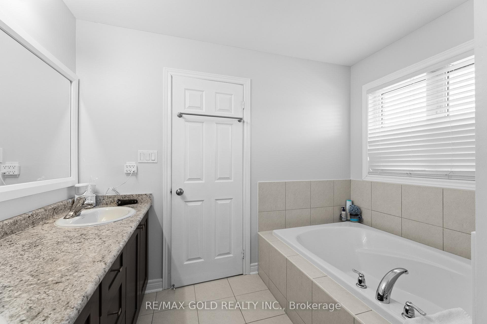 78 Weaver Terrace photo 33