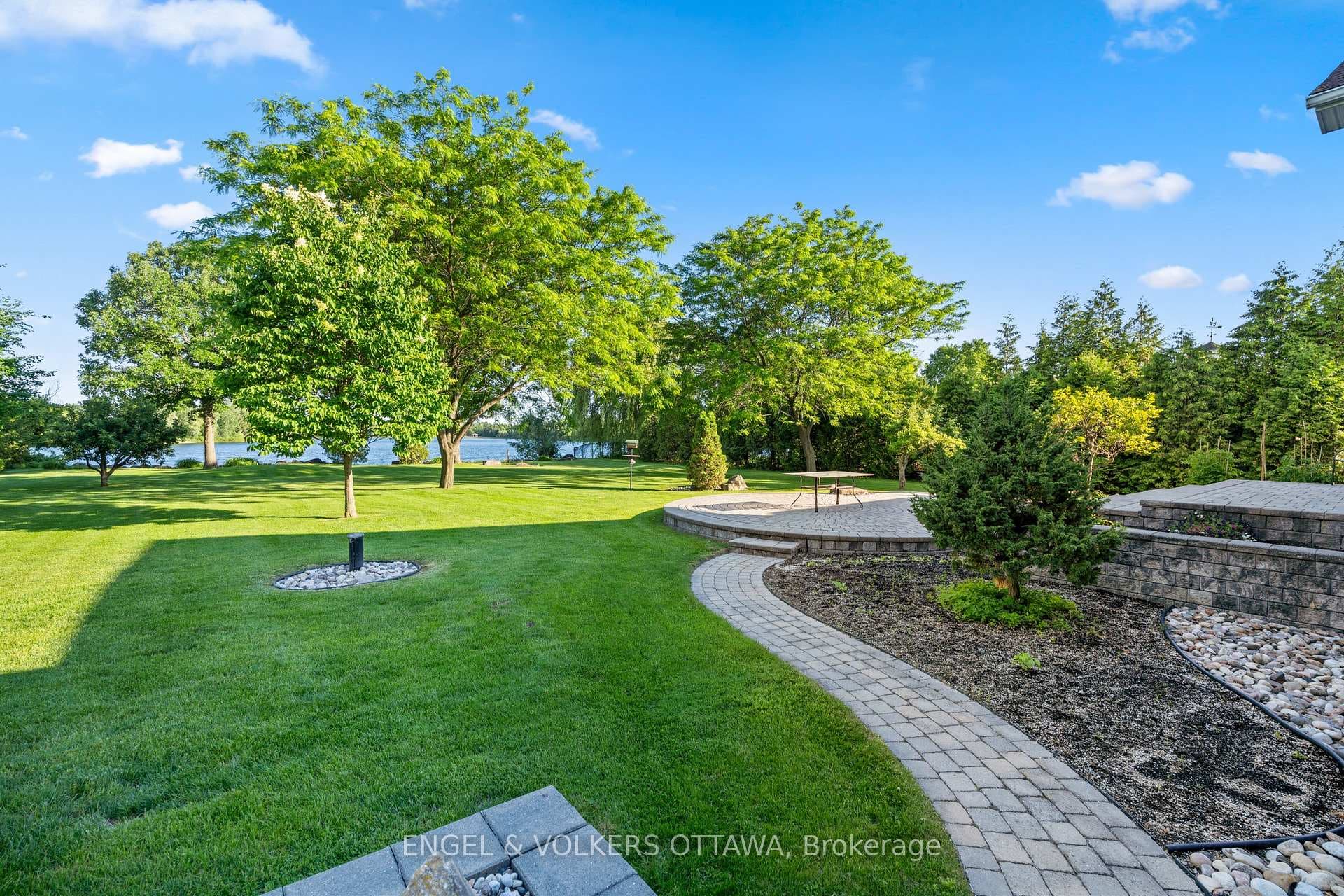 1562 Lakeshore Drive photo 50