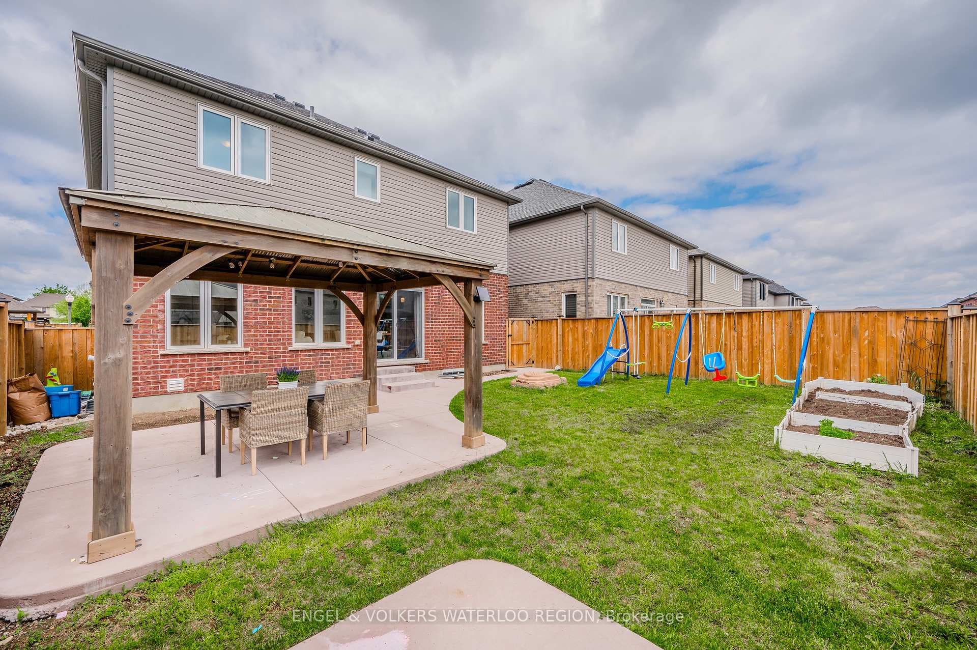 6 Greyhawk Street photo 33