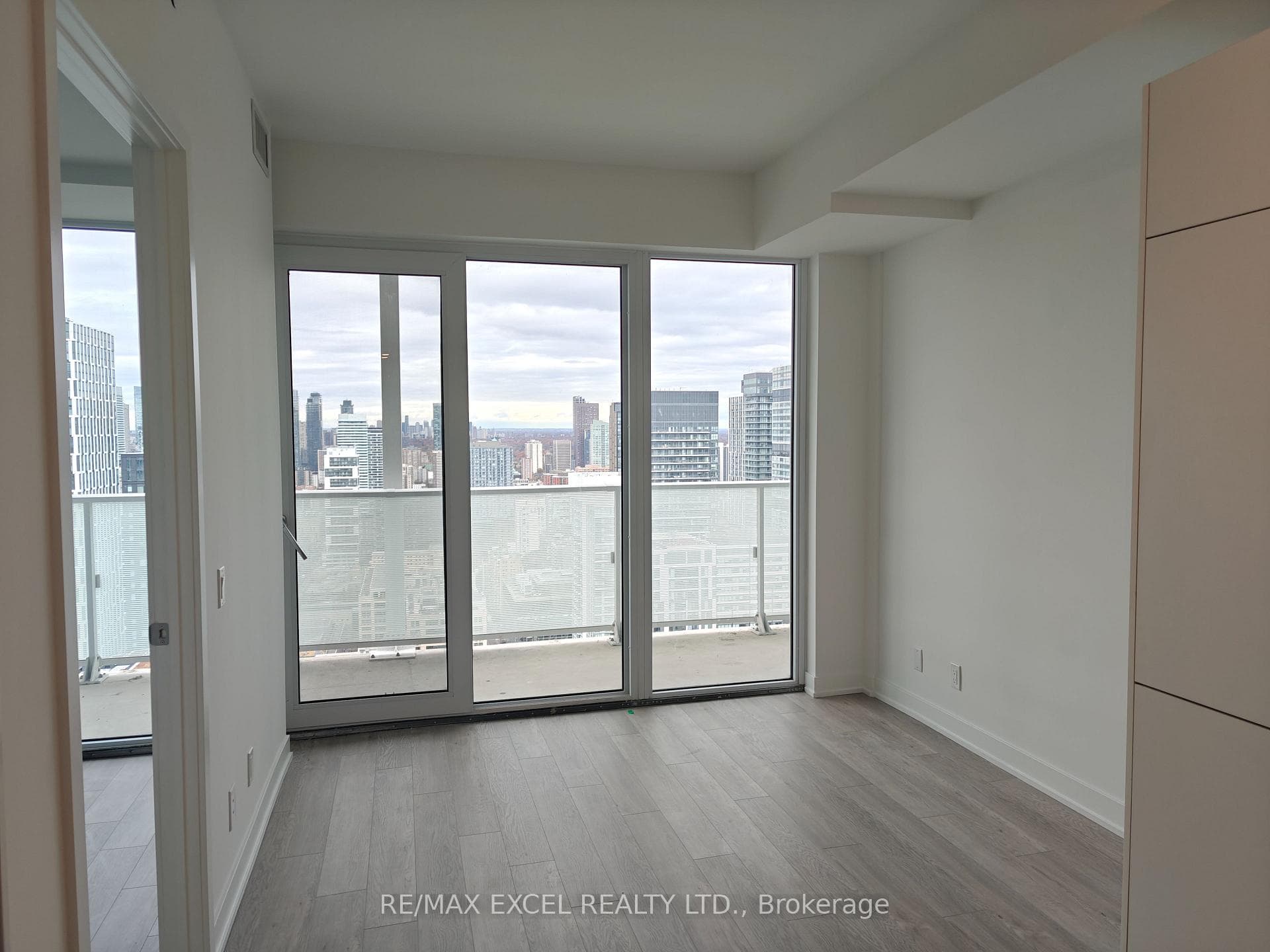 88 Queen Street Unit 4912 photo 8