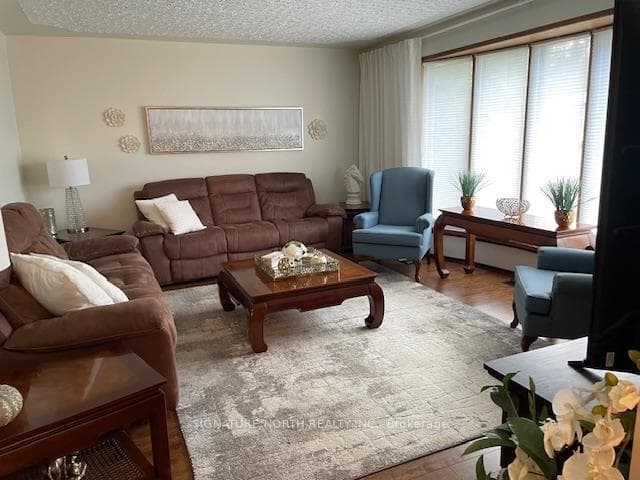 195 Seneca Place photo 8