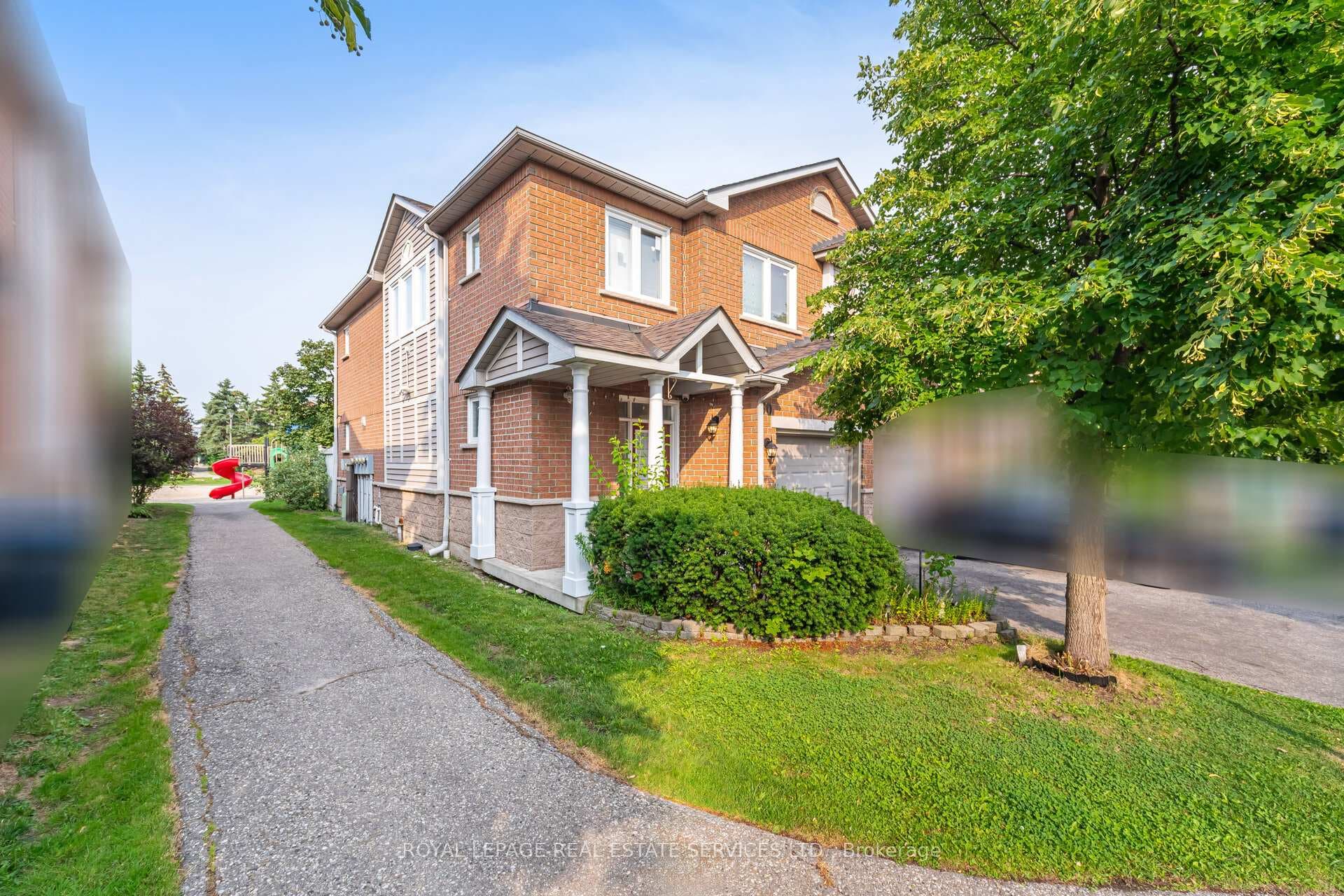 833 Scollard Court Unit 30 photo 2