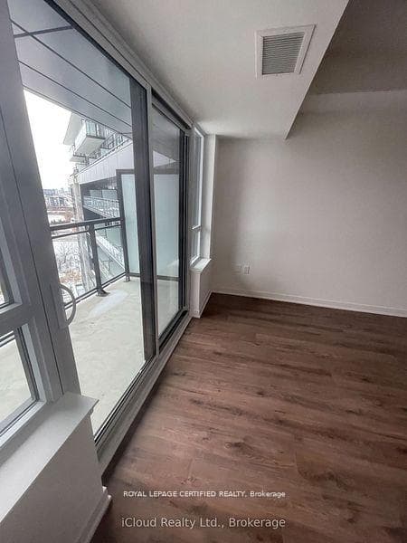 395 Dundas Street Unit 835 photo 14