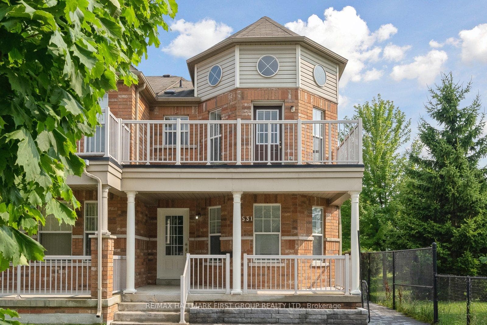 5531 Lawrence Avenue photo 1