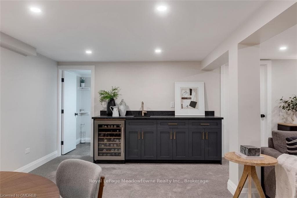 15 IRWIN Crescent photo 22