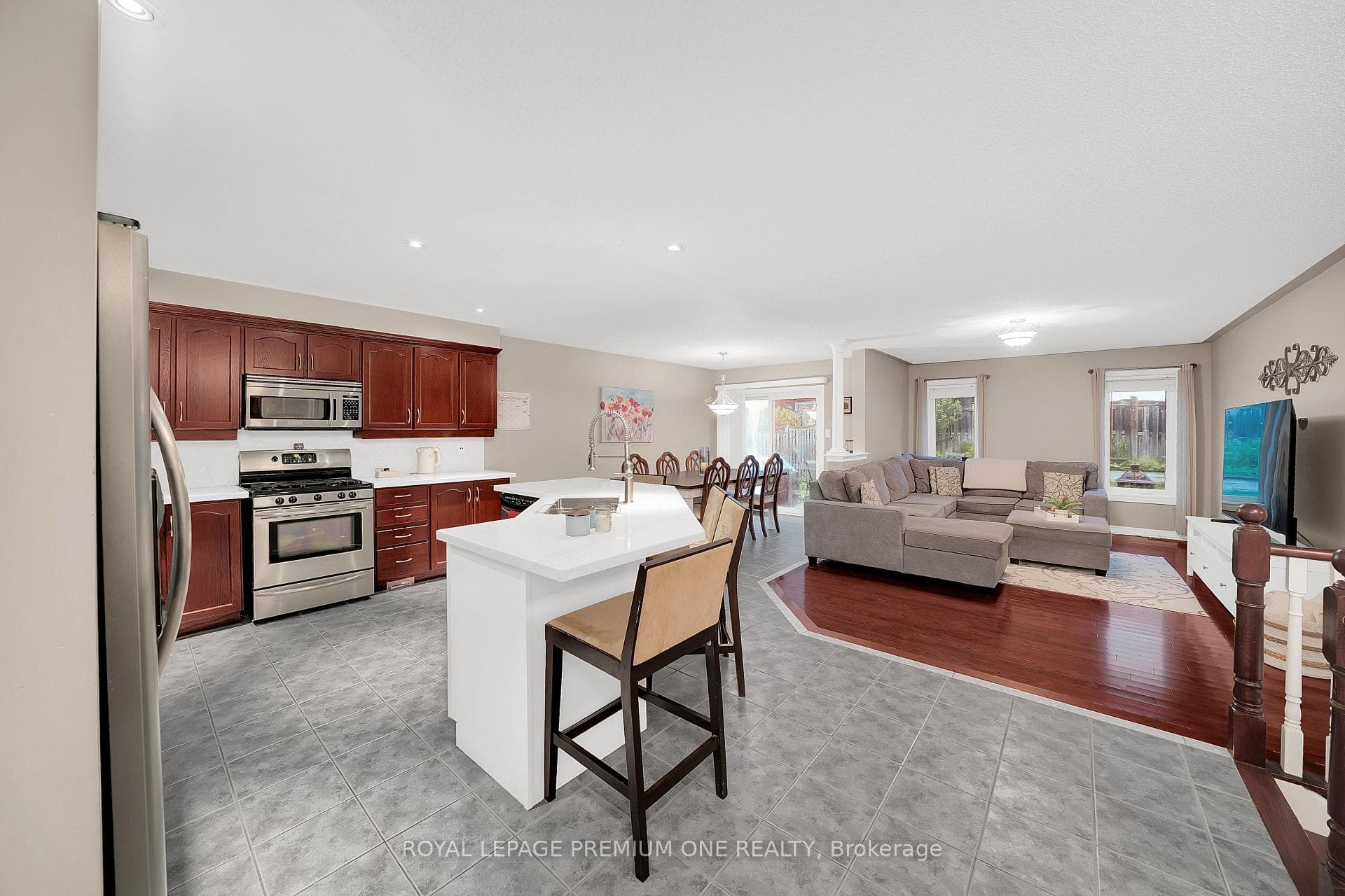 19 Taylor Court photo 4