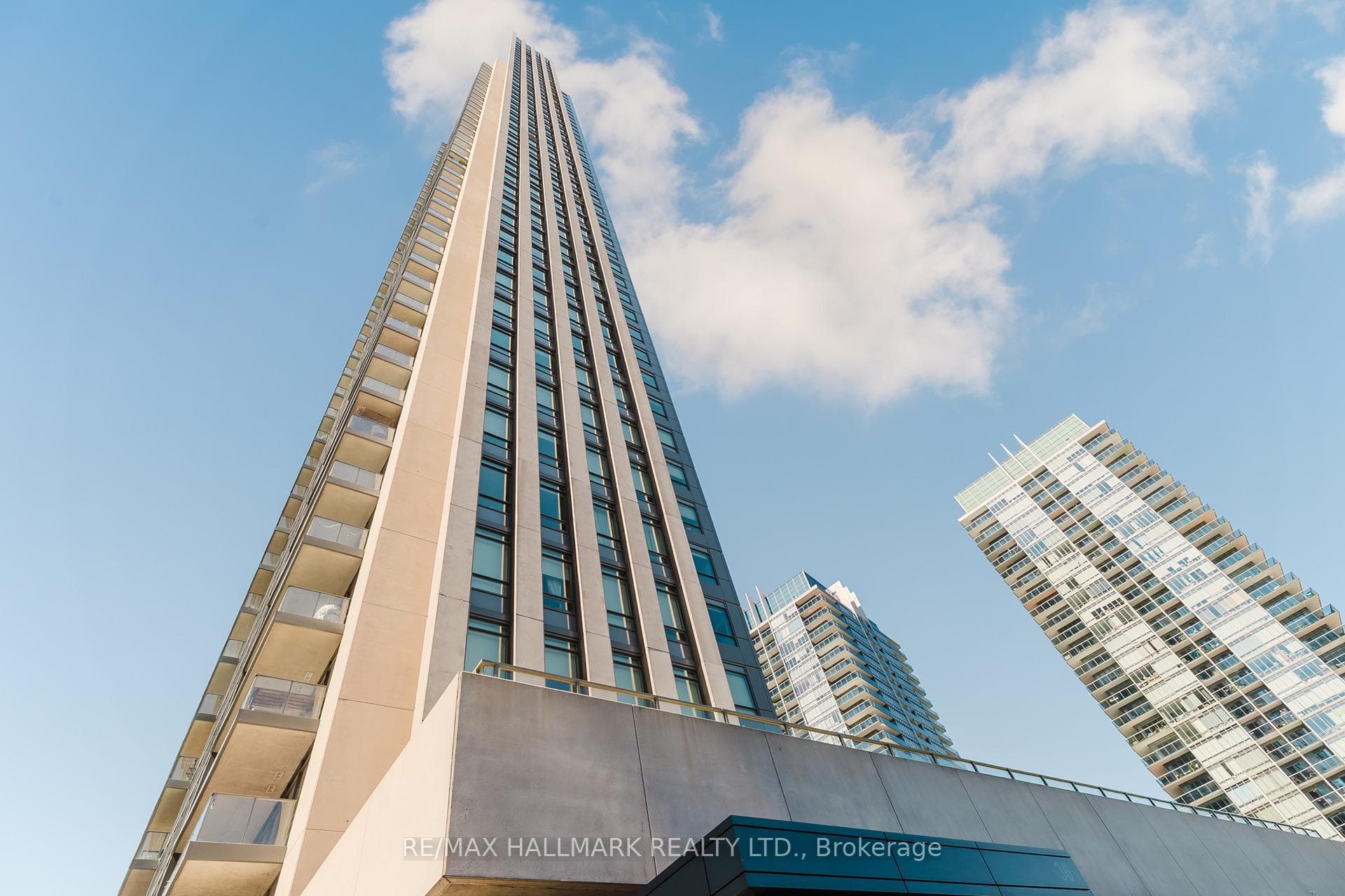 36 PARK LAWN Road Unit 1609 photo 4