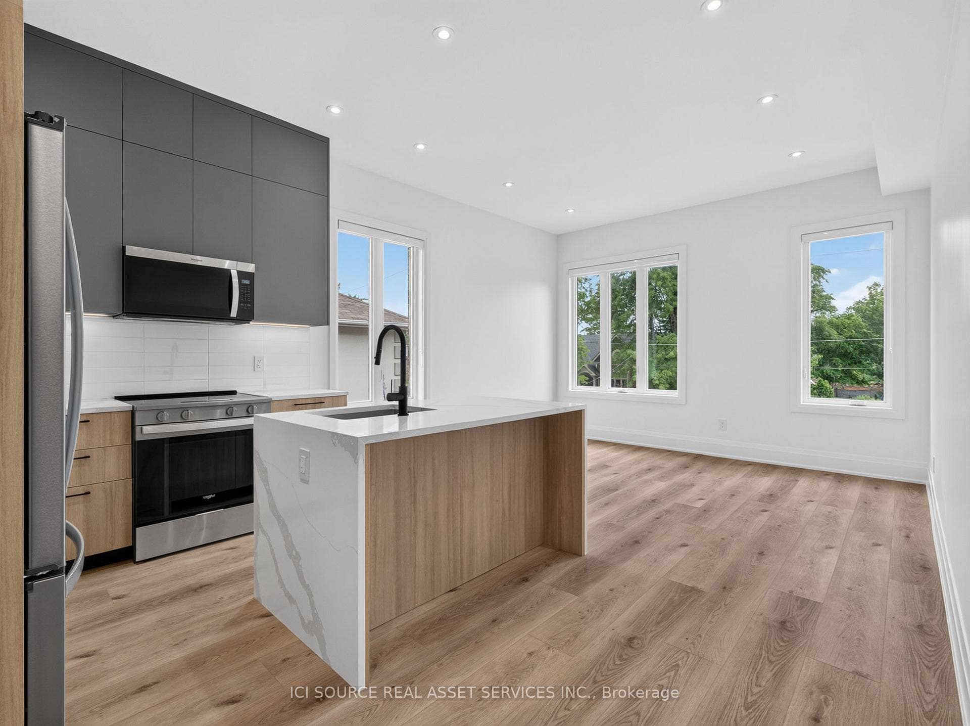 Kitchen & Living Area