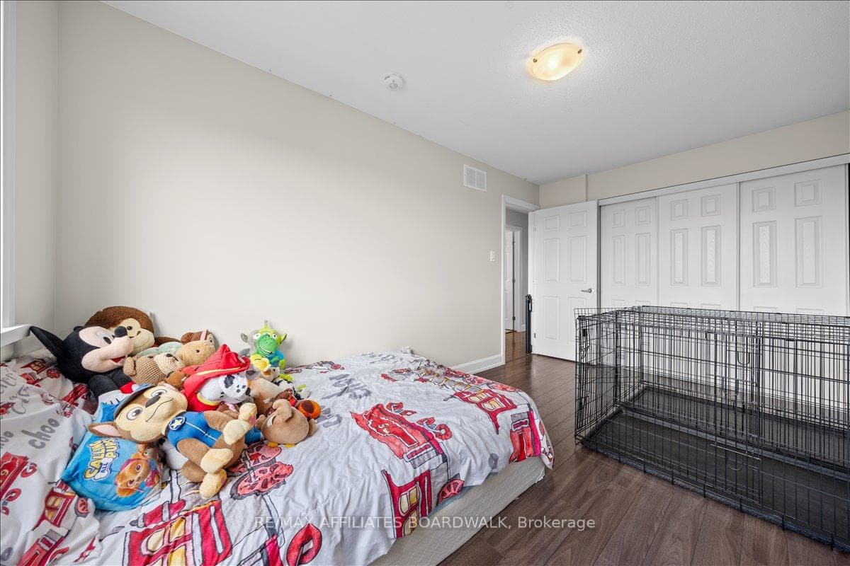 15 Vimy Ridge Crescent photo 22