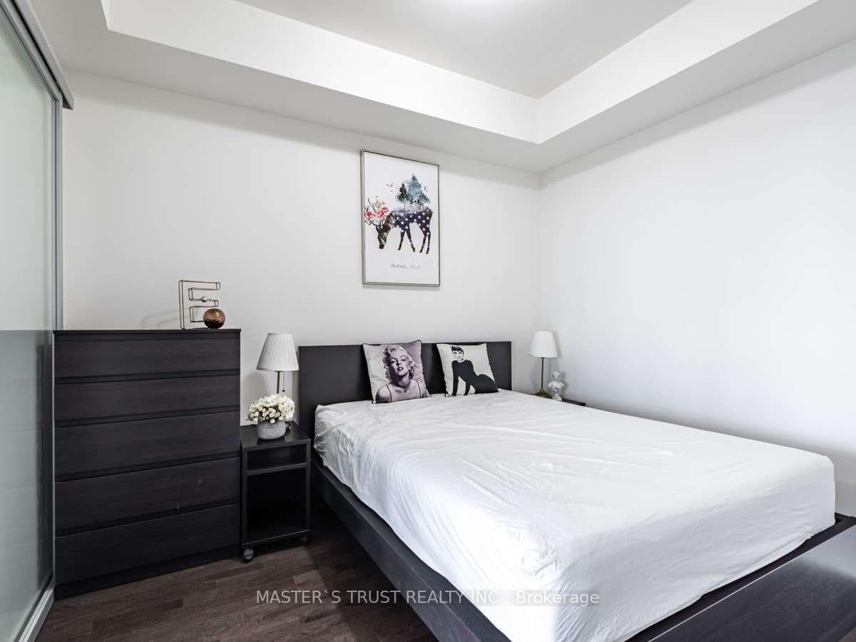 1 Bloor Street Unit 4302 photo 9
