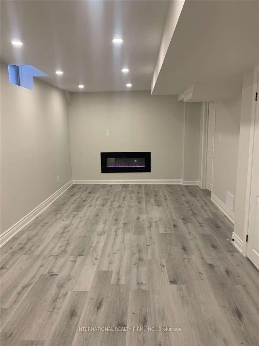 62 Embassy Drive photo 8