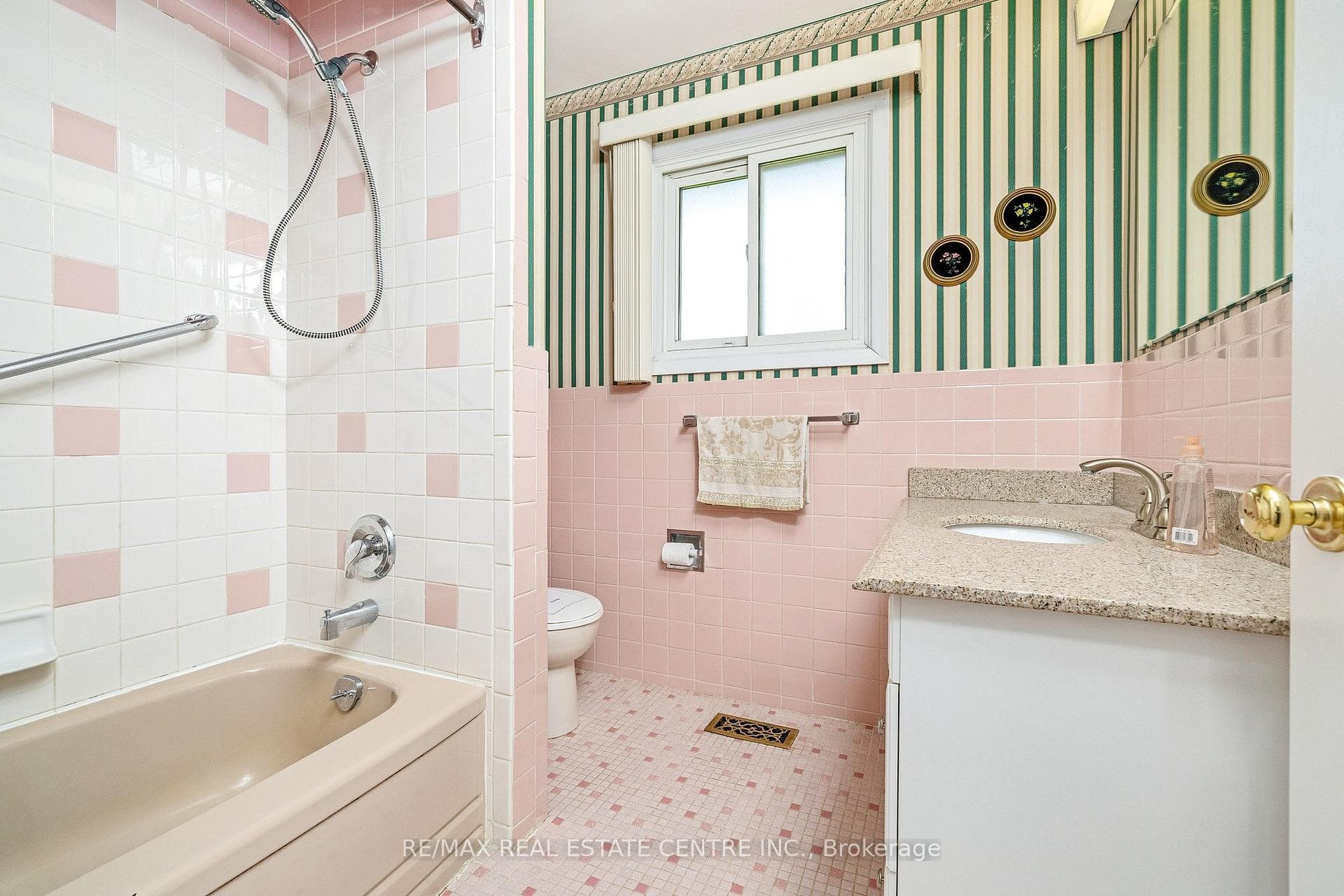 3161 Steeles Avenue photo 18