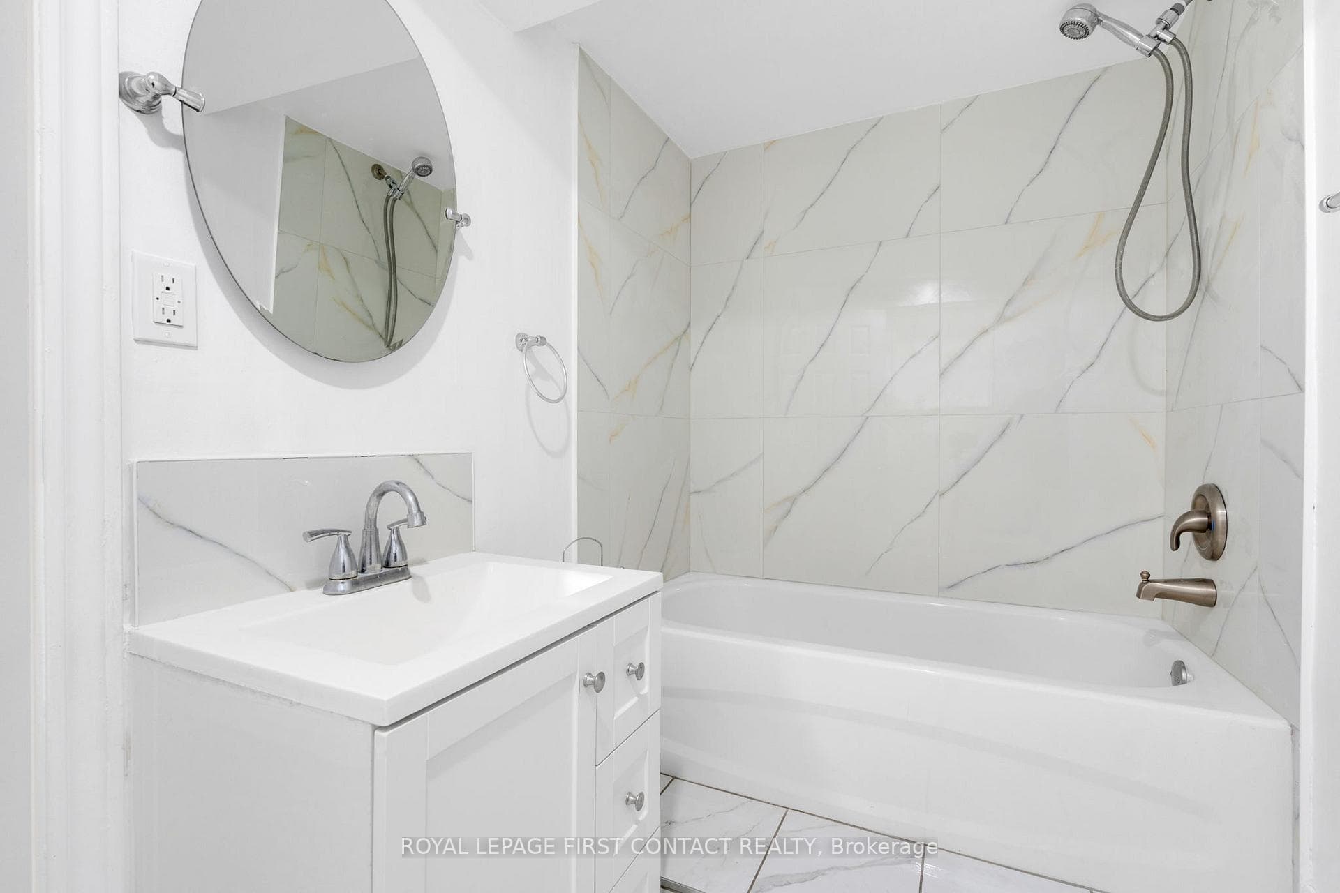 16 Waddington Crescent photo 9
