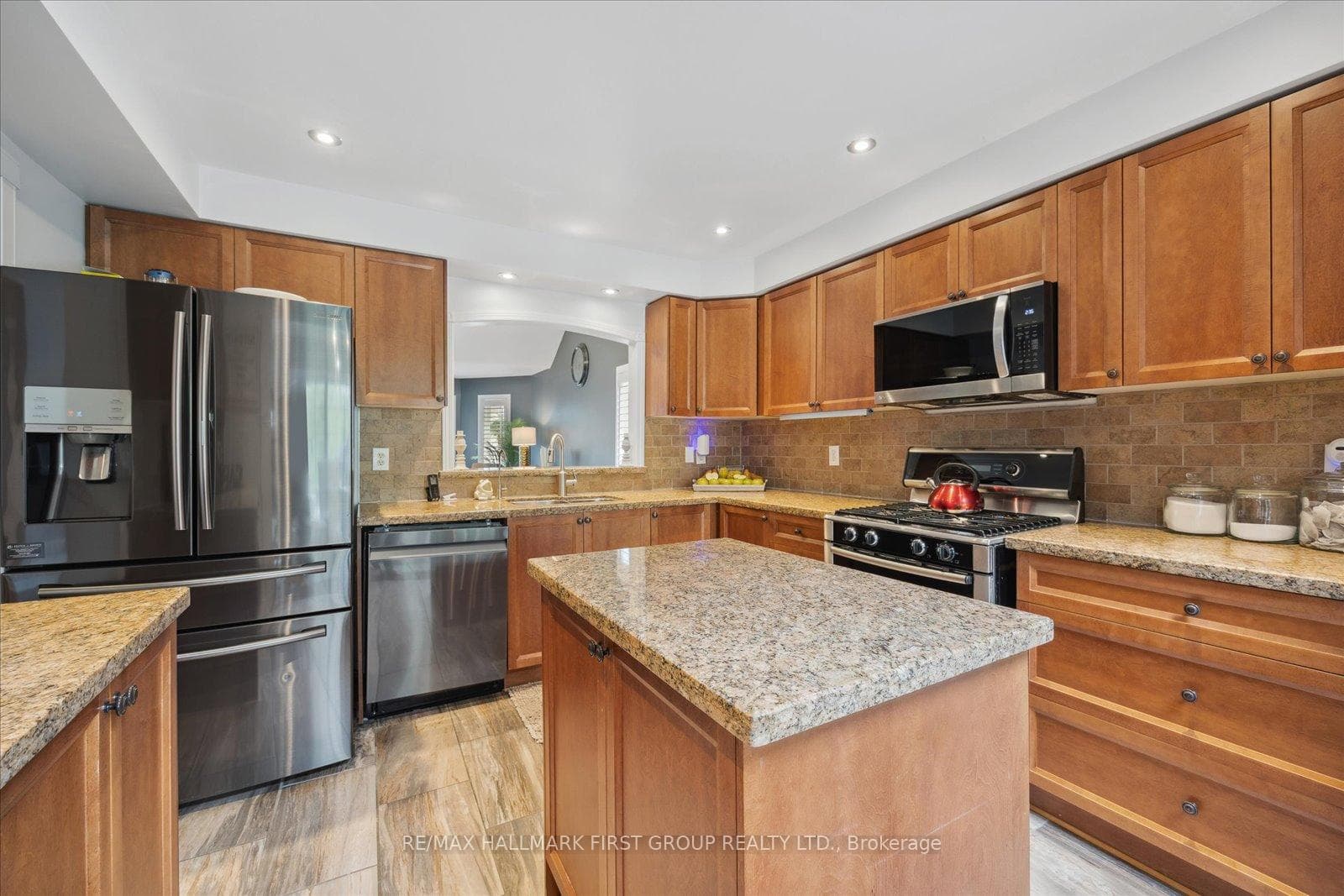 70 Carveth Crescent photo 9