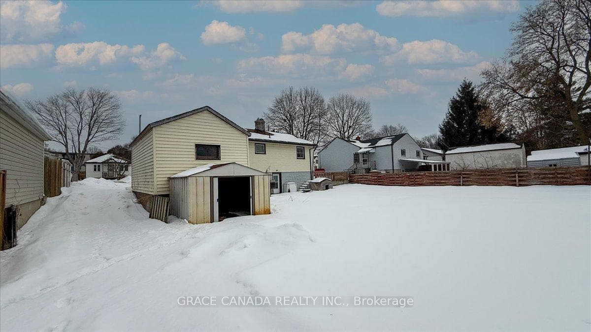 22 BROADVIEW Avenue Unit (Upper) photo 43