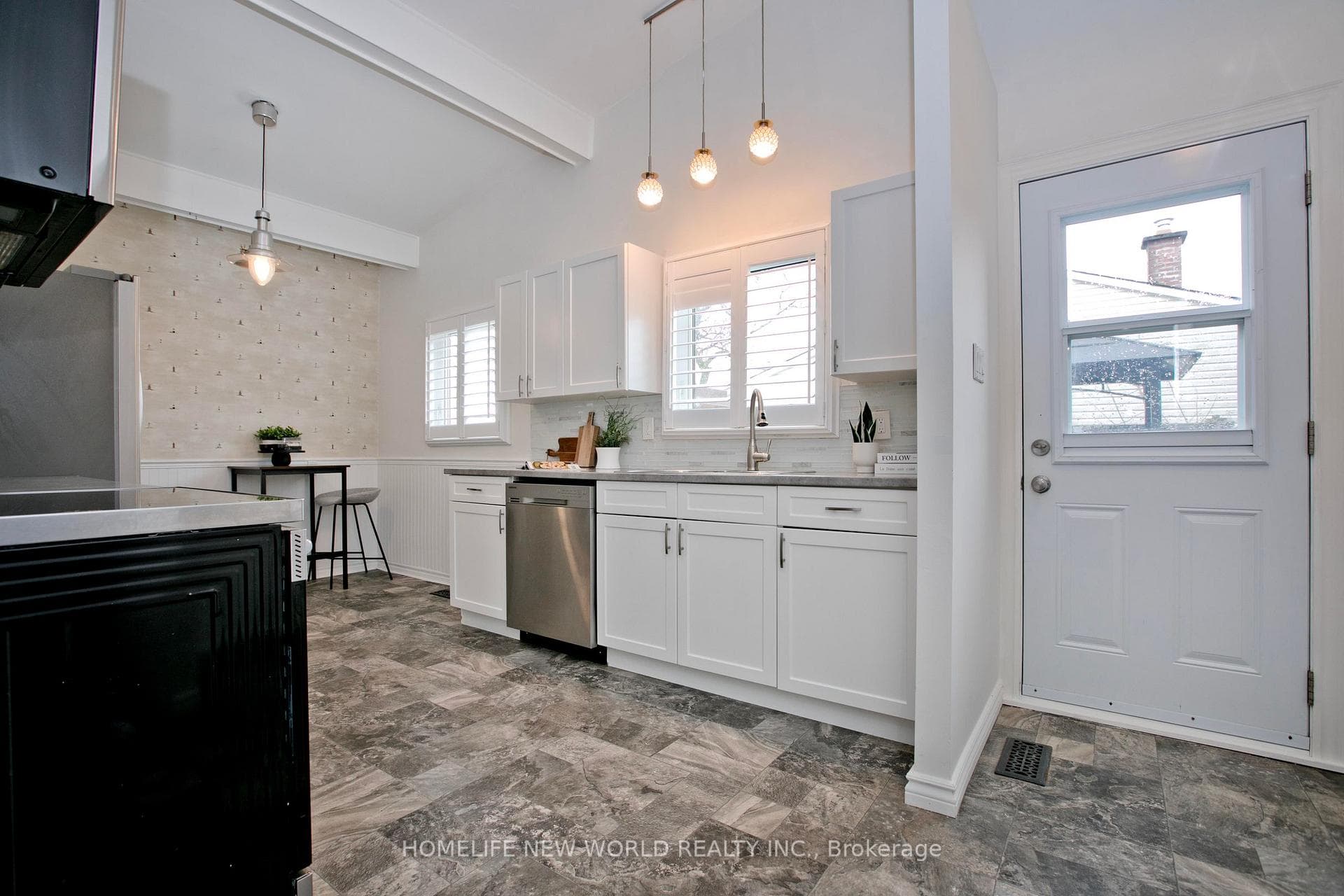 Kitchen to Side Entrance