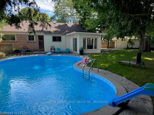 6 KIRKTON Court photo 38