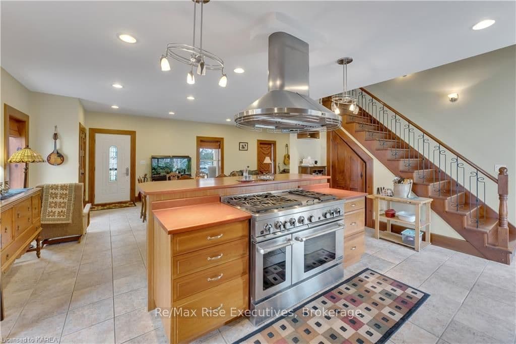 285 THOMAS Street photo 8