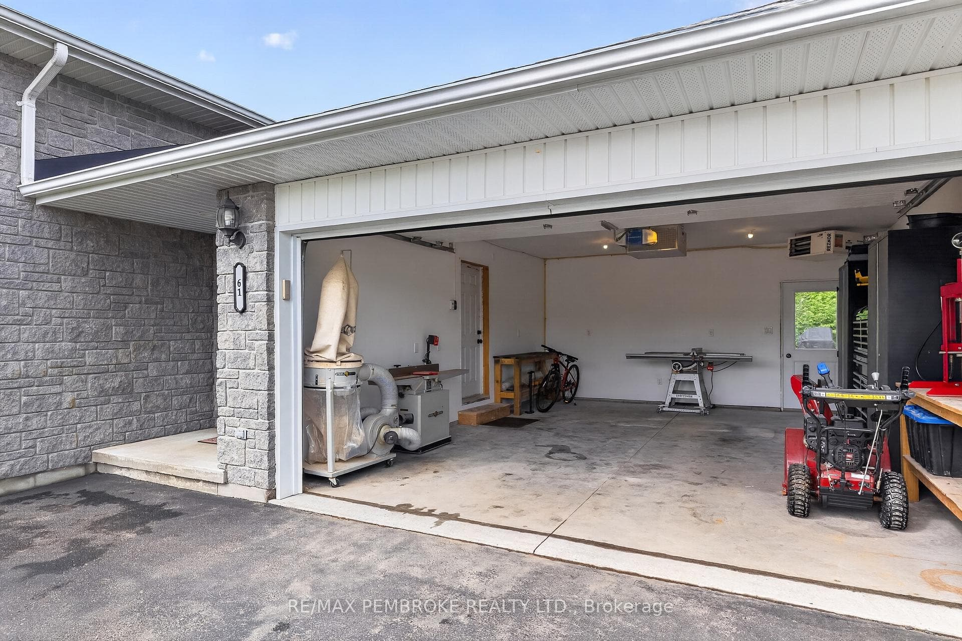 61 Oak Avenue photo 42