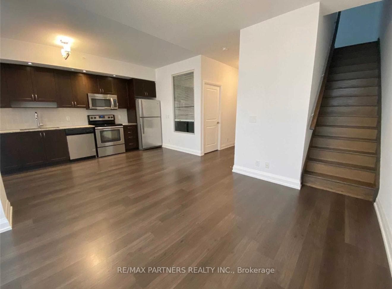 370 Highway 7 Road Unit Ph16 photo 4