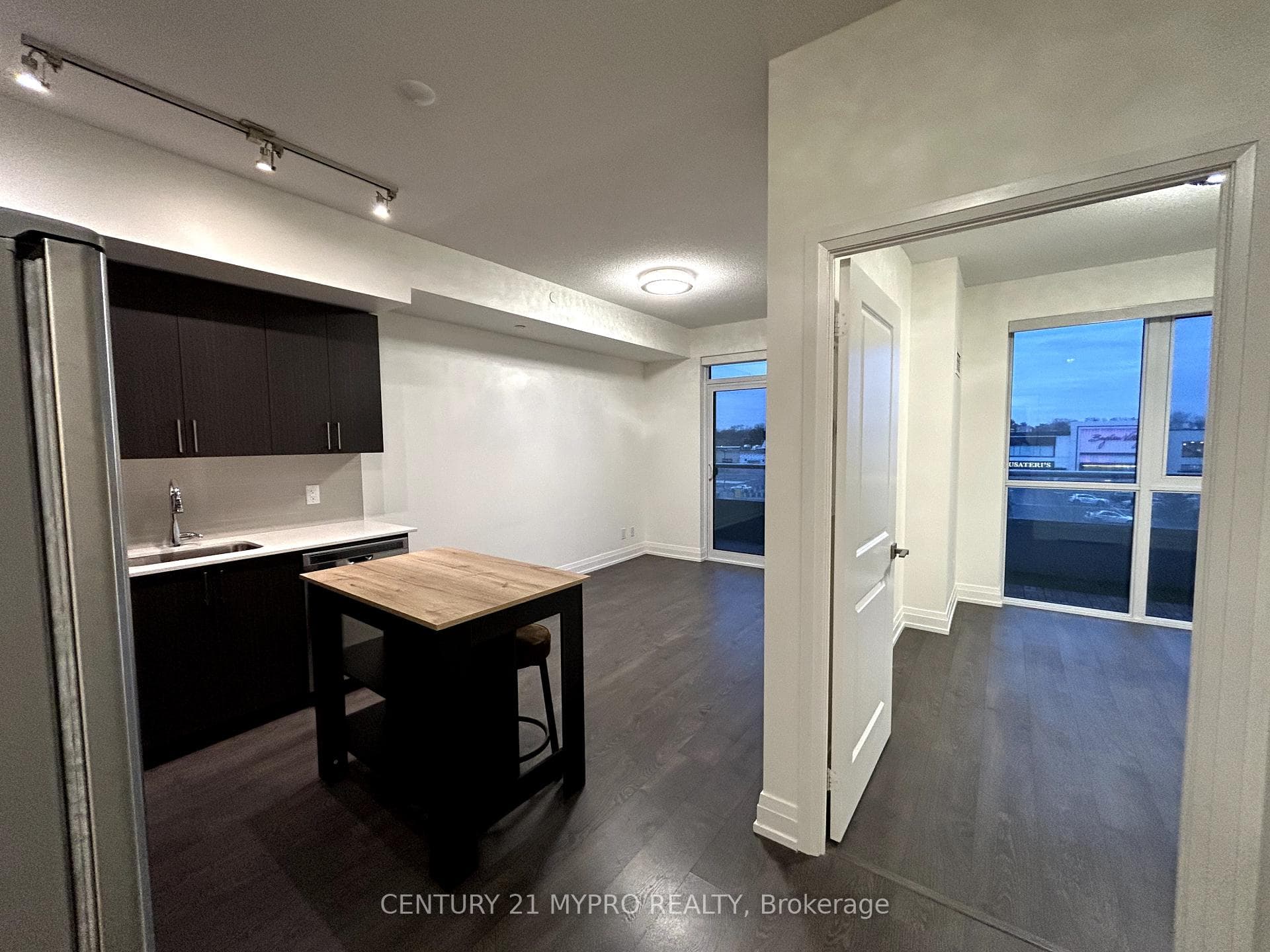 591 Sheppard Avenue Unit 526 photo 3