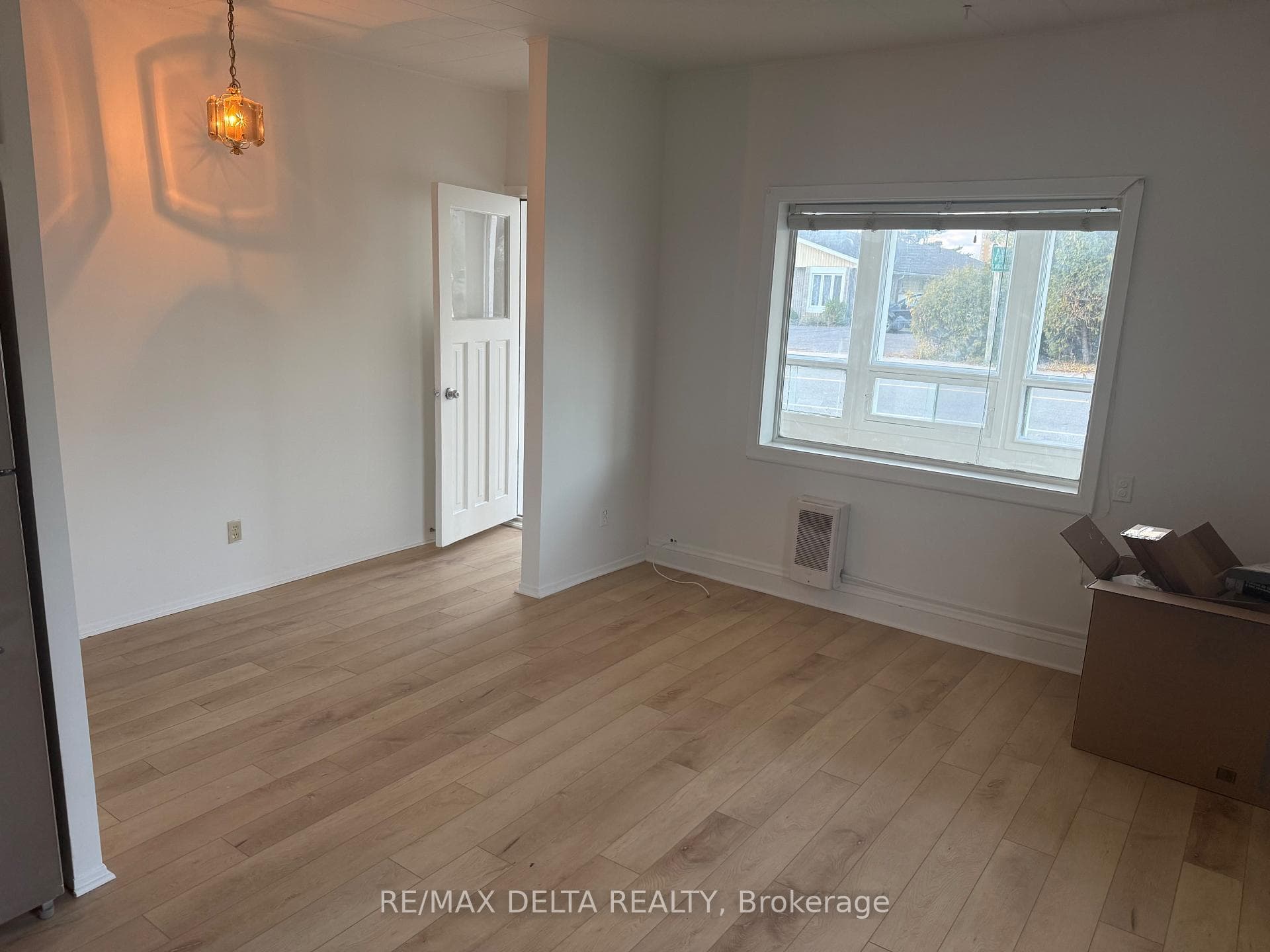 2248 LAVAL Road photo 5