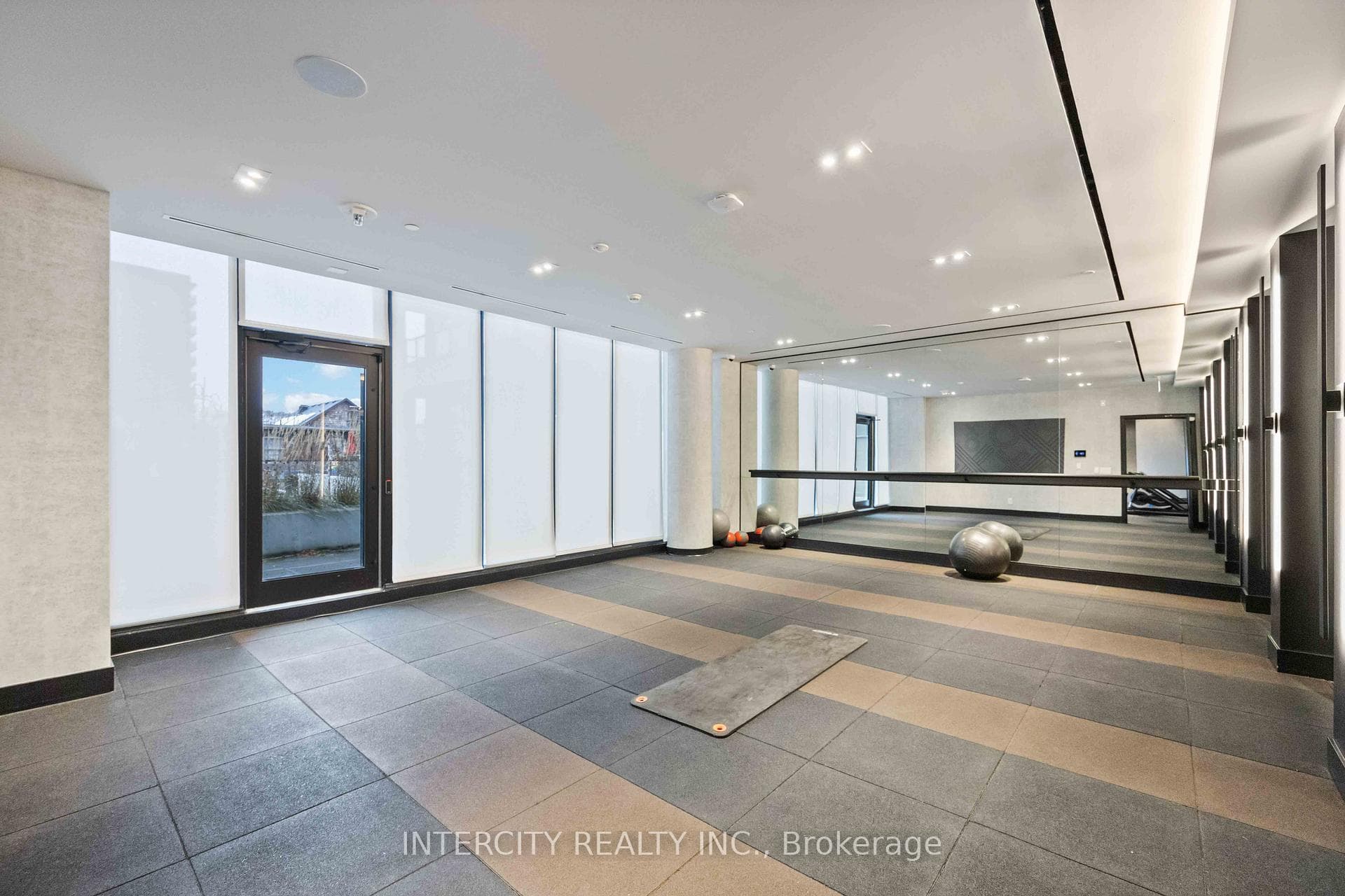 270 Dufferin Street Unit 519 photo 17