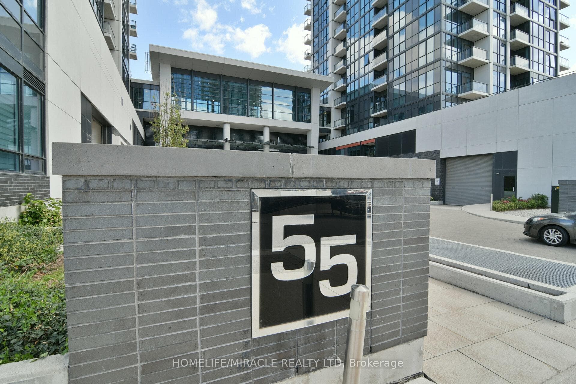 55 Eglinton Avenue Unit 602 photo 38