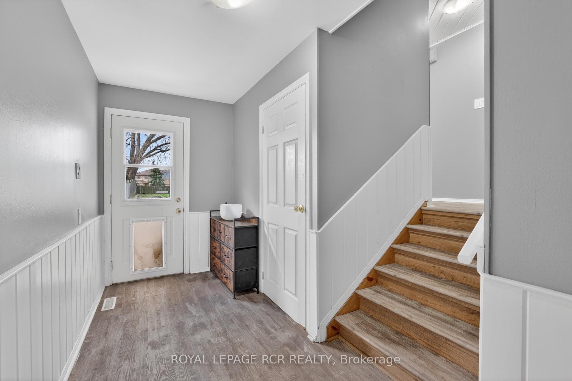 296 Whitehead Crescent photo 5