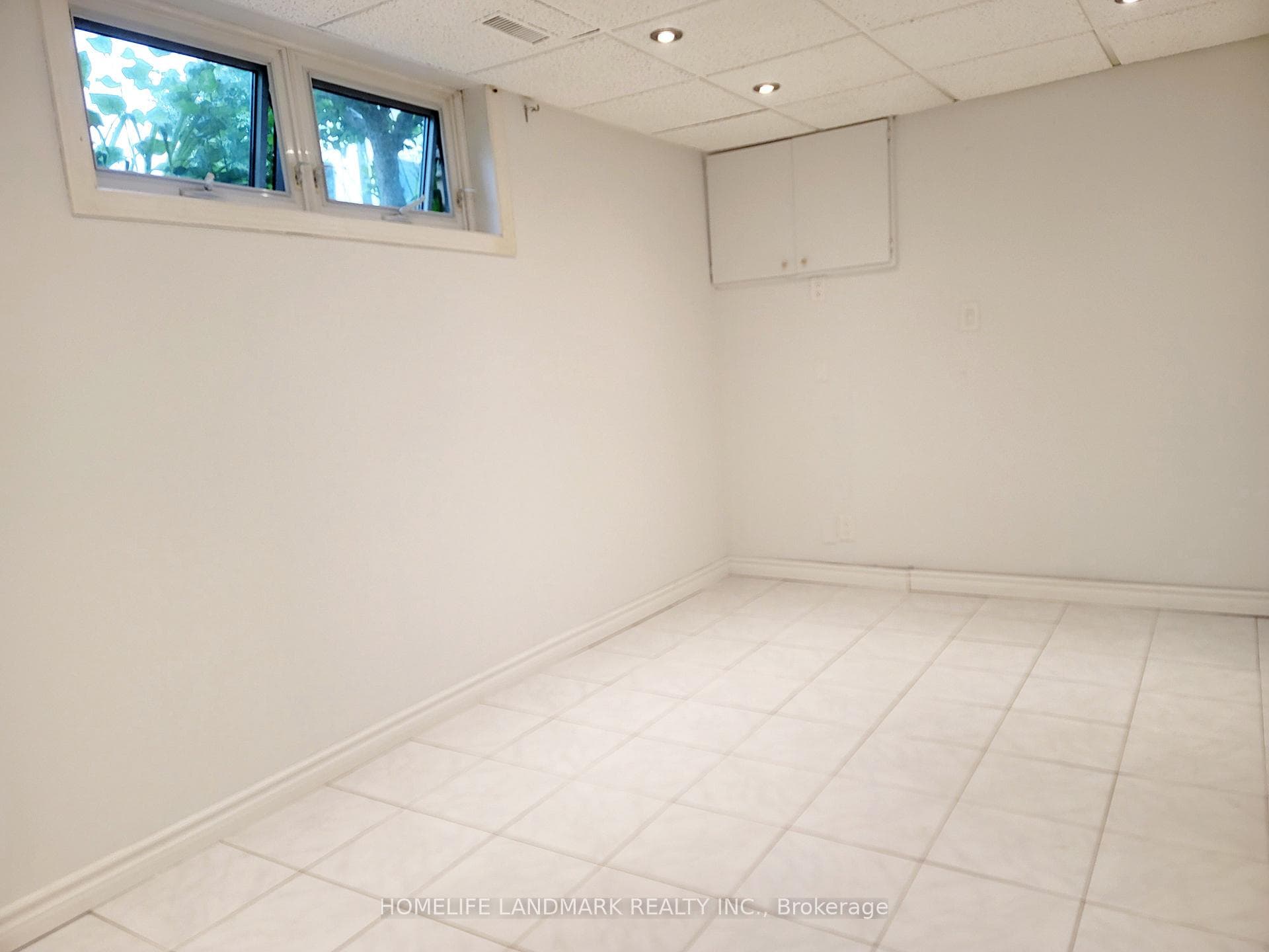 16 Mansfield Crescent Unit LOWER photo 9