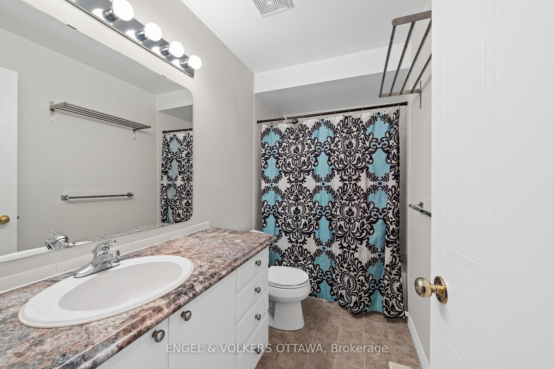 526 Meadowbreeze Drive photo 26