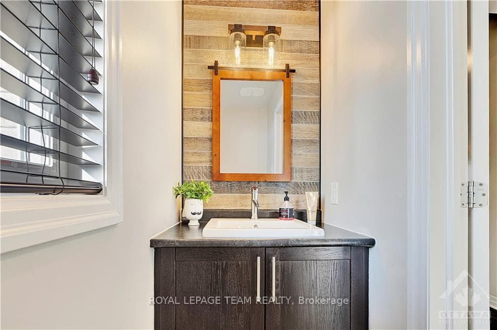 258 GOSSAMER Street photo 4