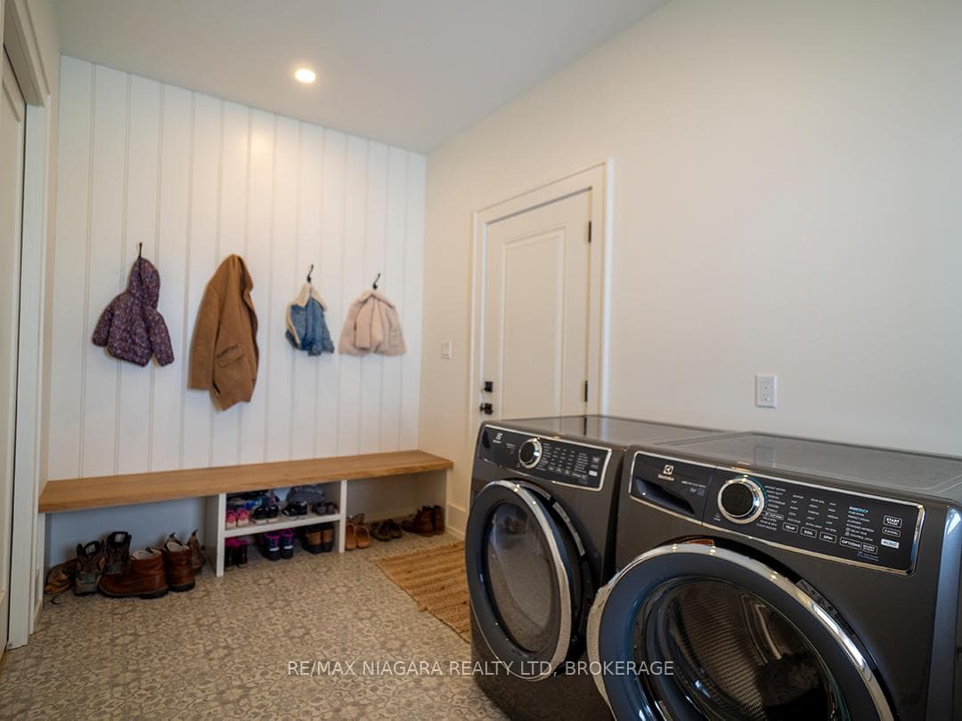 1498 Wilhelm Road photo 18
