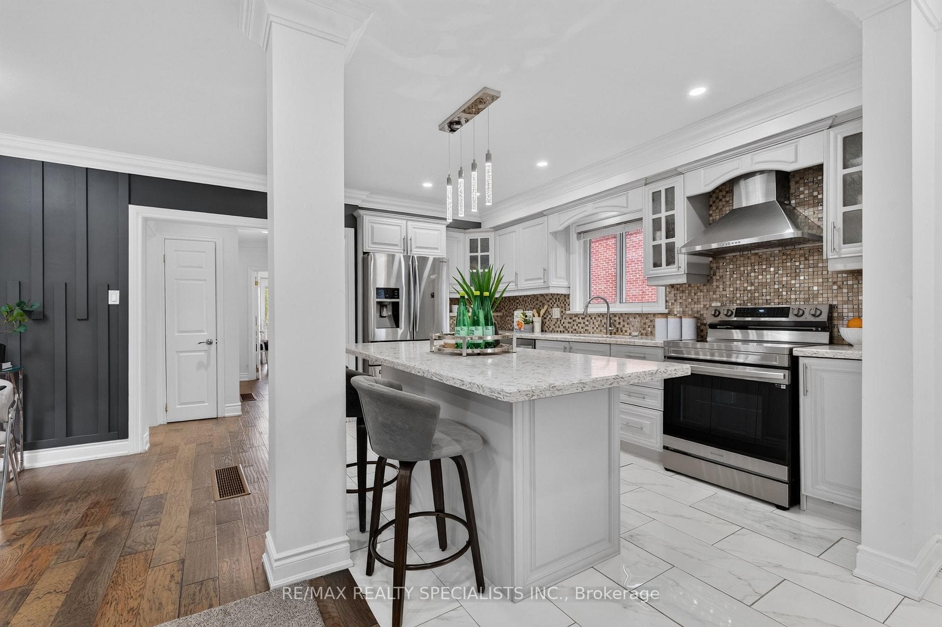 94 Eringate Drive photo 6