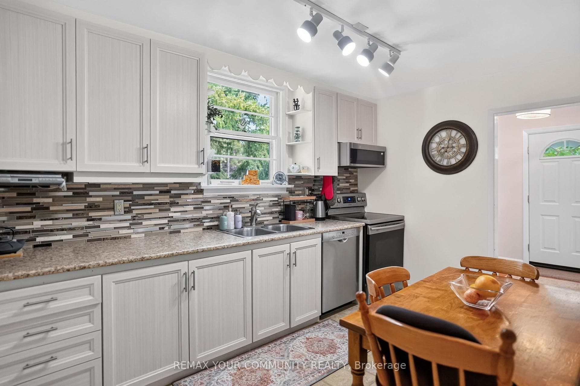 223 Richmond Street photo 6
